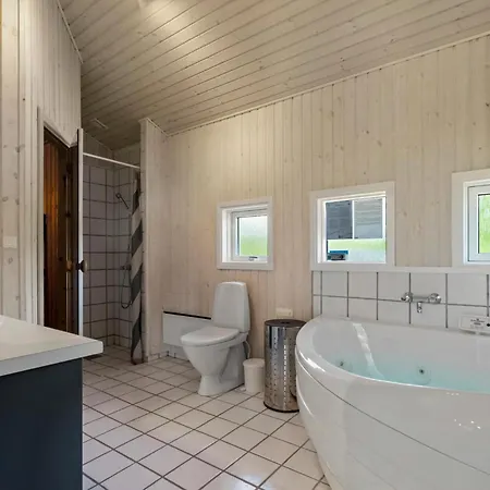 Dom wakacyjny Three-bedroom In