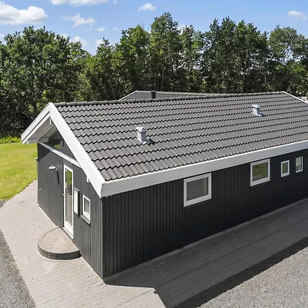 Dom wakacyjny Three-bedroom In *